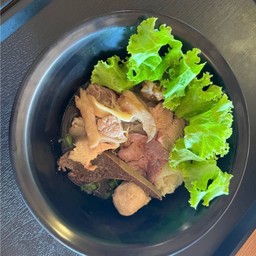 ก๋วยเตี๋ยวเนื้อตุ๋นลูกชิ้น