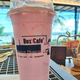 นมสดสตอเบอรี่เย็น