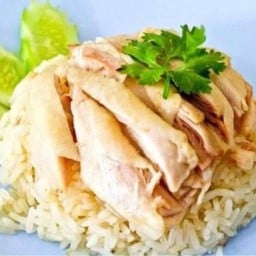อากิวข้าวมันไก่ ตลาดวัดทุ่ง
