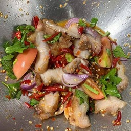 ยำคอหมูย่าง