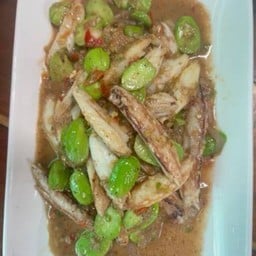 เนื้อปูผัดกะปิสะตอ