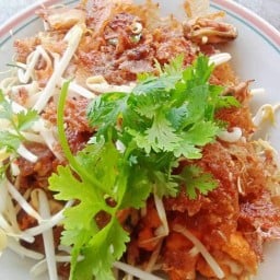 แอ๋ว หอยทอด ผัดไท & ผลไม้สด ตาขัน