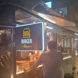 BURGER Town ตลาดสามแยกอ่อนนุช 17 แยก 22
