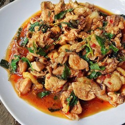 กะเพราไก่พริกแห้ง (กับข้าว)