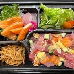 เบนโตะ ข้าวหน้าปลาดิบรวมหั่นเต๋า