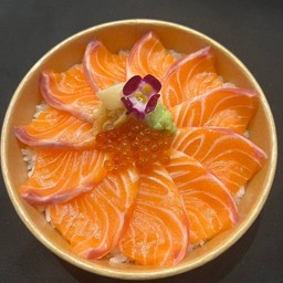 ข้าวหน้าปลาแชลมอน