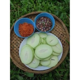 ตำยำ น้ำผลไม้ปั่นเพื่อสุขภาพ ผลไม้สดปอกพร้อมอาหารตามสั่ง