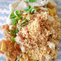 เกี๊ยวแห้งหมูรวมฉ่ำๆเพิ่มหมูกรอบเพิ่มกากหมูเด็ดสุดๆ