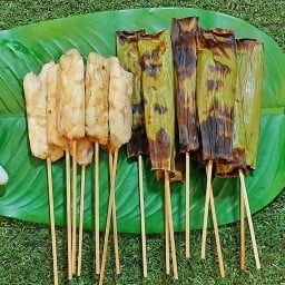 ไข่หมึกย่างใบตอง&ทะเลเสียบไม้ย่าง  เอกชัย69 เอกชัย69