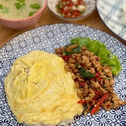 ข้าวกะเพราหมูสับ ไข่ข้น