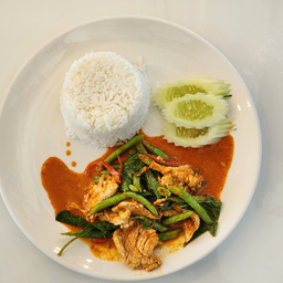 ไก่ผัดพริกแกง ราดข้าว