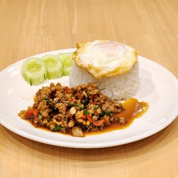 กระเพราราดข้าว หมู