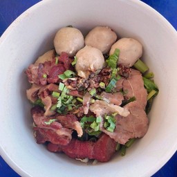 ก๋วยเตี๊ยวเนื้อ แห้ง