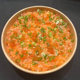 ข้าวหน้าปลาแชลมอนสับ