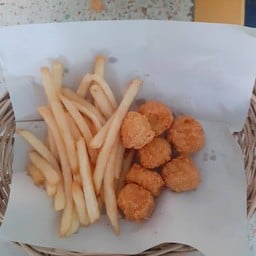 เฟรนส์ฟรายส์+ไก่ป๊อปสไปซี่ 7  ชิ้น