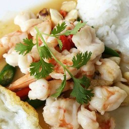 ข้าวราดกุ้งผัดพริกขี้หนู