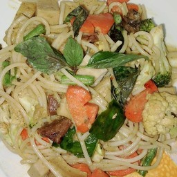 สปาเก็ตตี้ ผัดเครื่องแกงเขียวหวาน มังสวิรัติ Spaghetti with green curry paste, vegetarian