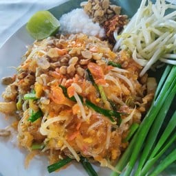 ร้านผัดไทยโบราณยายจันทร์