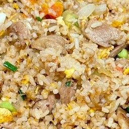 ข้าวผัดไข่ใส่หมู