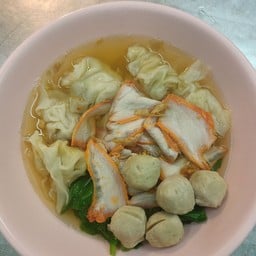 ร้าน ชายสี่ข้างโรงพักหาดใหญ่