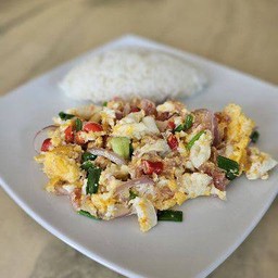 ข้าวแหนมคั่วไข่