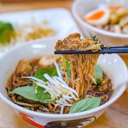 เรือน้ำตก  พิเศษ