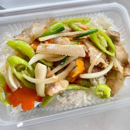 สามชั้นผักพริกหยวก-ราดข้าว