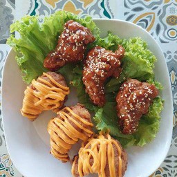 ปีกไก่บนราดชีสดิป+ซอสเกาหลี(เลือกซอสเองได้)