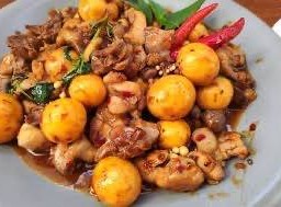 ข้าวผัดฉ่าไก่บ้านไข่อ่อน+ไข่ดาว