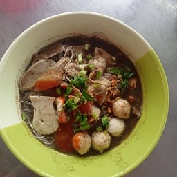 ก๋วยเตี๋ยวเนื้อ-หมู ลูกชิ้นกุดชุม