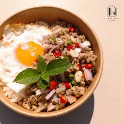 ข้าวหมูสับขยี้พริกน้ำปลา - ฟรี! ไข่ดาว