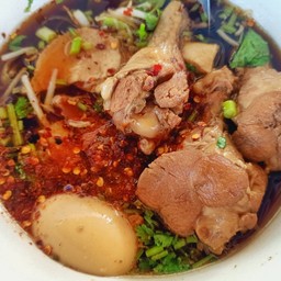 ก๋วยจั๊บต้นมะขามพลายชุมพล