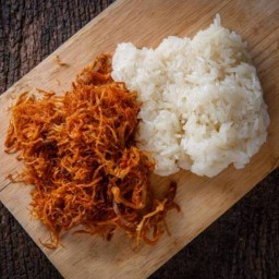 ที ทรี ข้าวเหนียวหมูฝอย & เนื้อสวรรค์