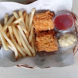 [อร่อยซ่ากับโค้ก] เฟรนส์ฟรายส์+แซลม่อนชีส 2 ชิ้น +  โค้ก ออริจินัล (ขวด)