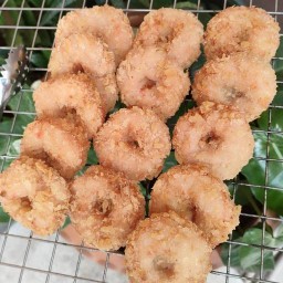 โดนัทกุ้ง&เกี๋ยวหมูเด้งคำโต เซเว่นหน้าหมู่บ้านภูริลำลูกกาคลอง7