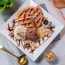 วาฟเฟิลอัลมอนด์ ซอสช็อคโกแลต