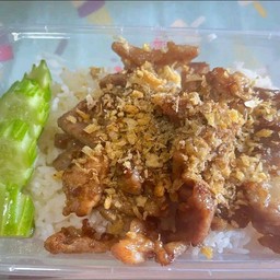 ไก่กระเทียมราดข้าว