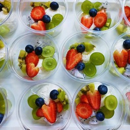 กรีกโยเกิร์ต ชุดS 50 กรัม พร้อมผลไม้