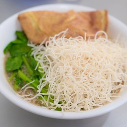 ราดหน้าหมี่กรอบขาวไข่เจียว