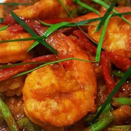 ข้าวราดกุ้งผัดพริกแกง