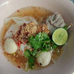 ก๋วยเตี๋ยวหมูต้มยำโบราณ