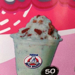 นมหมีคิทแคท