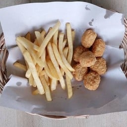 [อร่อยซ่ากับโค้ก] เฟรนส์ฟรายส์+ไก่ป๊อบ 7 ชิ้น +  โค้ก ออริจินัล (ขวด)