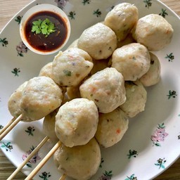 ลูกชิ้นสาหร่าย พร้อมน้ำจิ้ม+ผัก