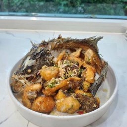 ยำปลากระพงสมุนไพร