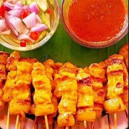 ุชุดหมูสะเต๊ะ 25 ไม้ ฟรี ขนมปัง 1 แผ่น