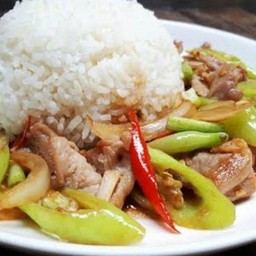 ข้าวหมูผัดพริกหยวก