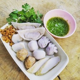 ลูกชิ้นรวมลวกจิ้ม