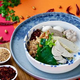 ก๋วยเตี๋ยวหมูต้มยำตำลึง(แห้ง)