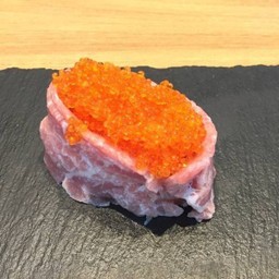 Wagyu/Tobikko Sushi/ซูชิเนื้อวากิวพันไข่ปลาบิน